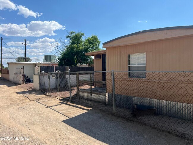 Building Photo - 3777 E Hardy Dr