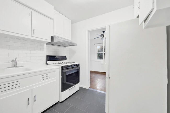 Kitchen - 2170 Brown St