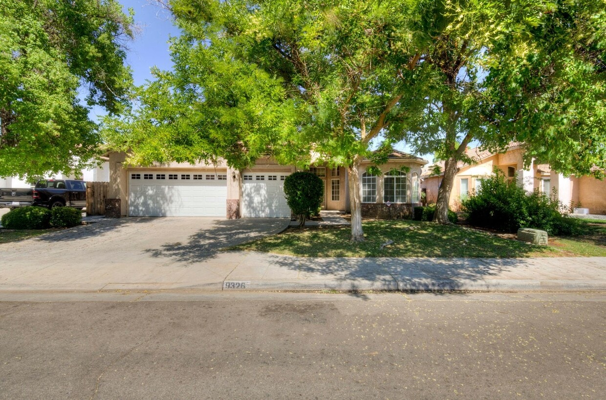 Primary Photo - 9326 N Jade Ave