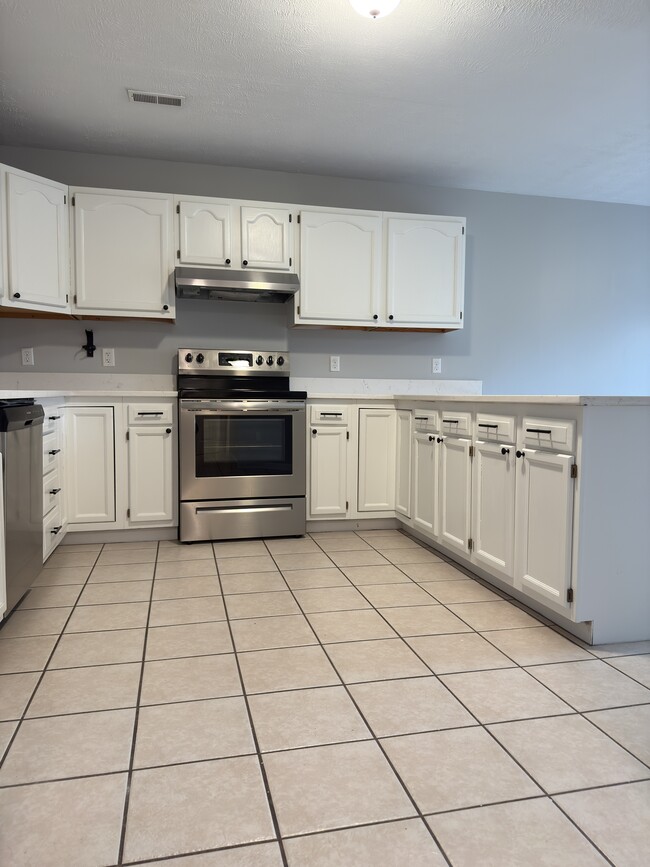 Building Photo - Rystan Place