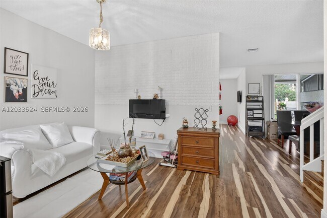 Foto del edificio - 16853 SW 1st St