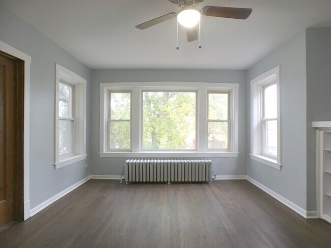 Living room - 3348 N Karlov Ave
