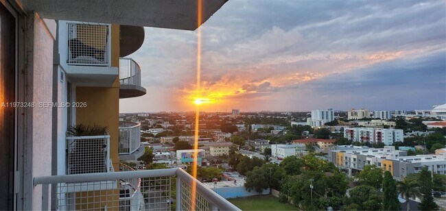 Foto del edificio - 900 SW 8th St