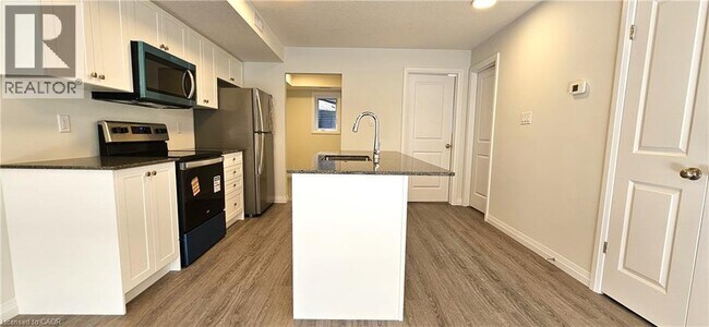 Building Photo - 410 Northfield Dr W