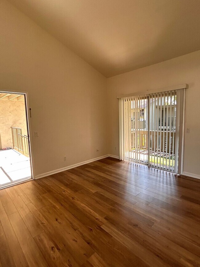 Building Photo - Cute remodeled 2bd/1bath with modern upgra...