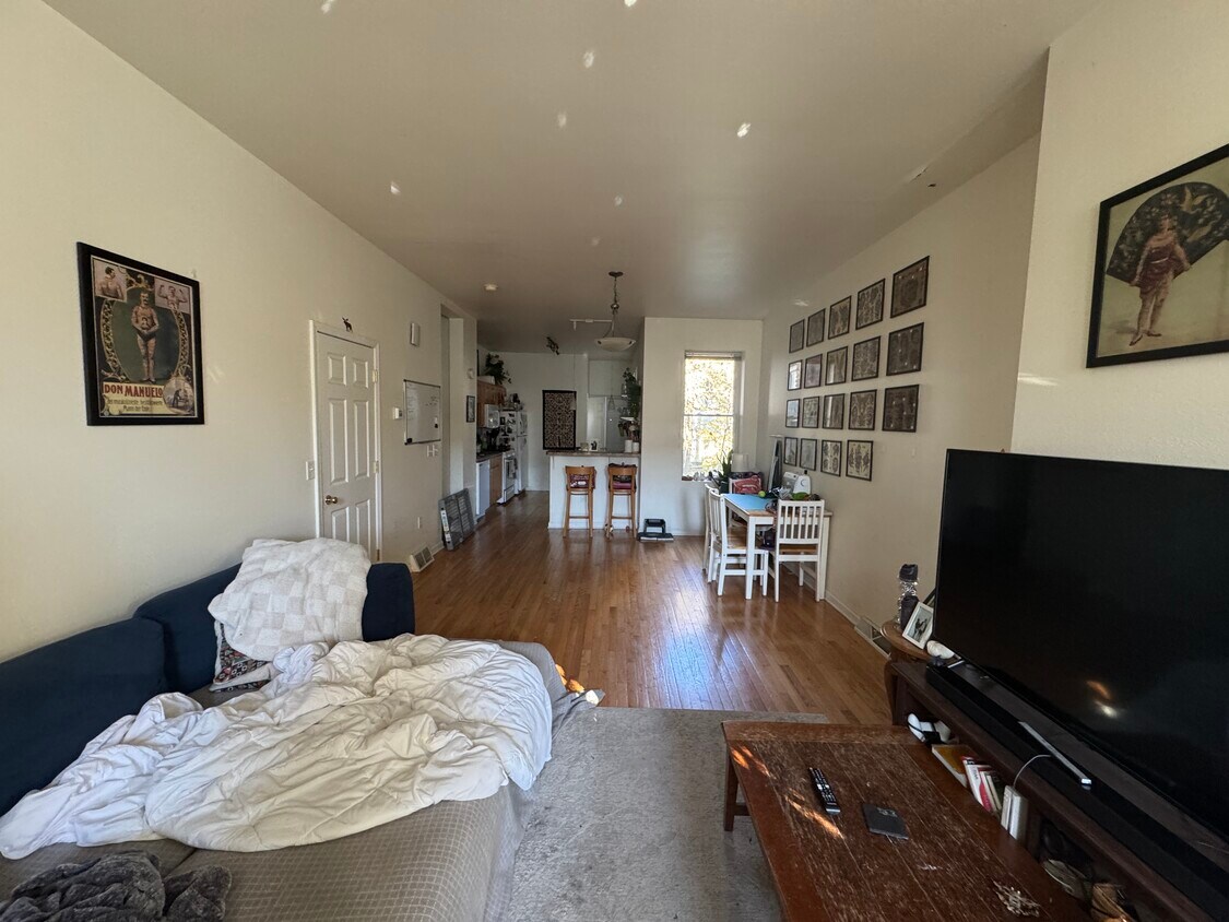 Foto principal - 385 E Becher St