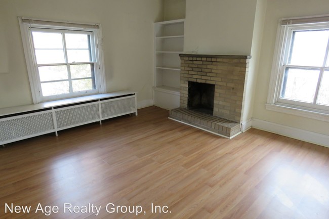 Building Photo - 3301 Baring St