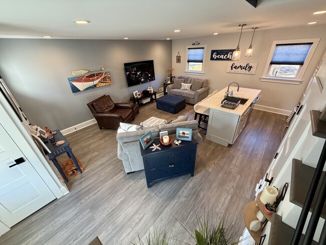 Building Photo - 502 12th Ave