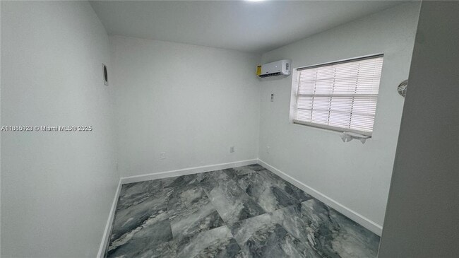 Foto del edificio - 2731 NW 100th St