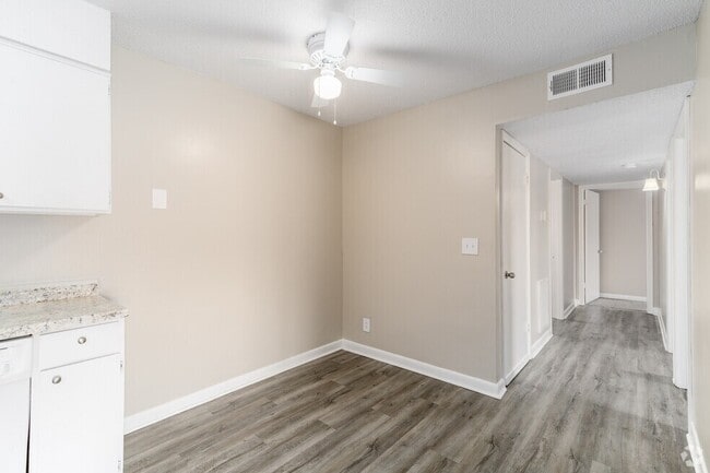 3 Bed Dinning Room - Horizon Park Apartments