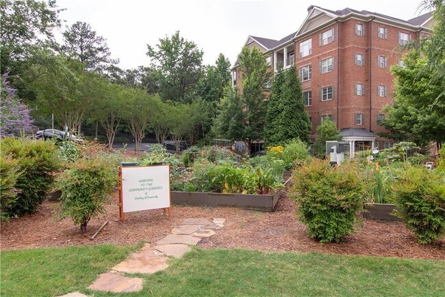 Foto del edificio - 2300 Peachford Rd
