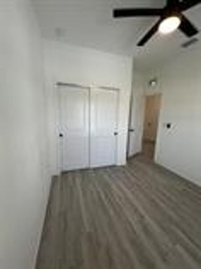 Foto del edificio - 1038 Albert Ave