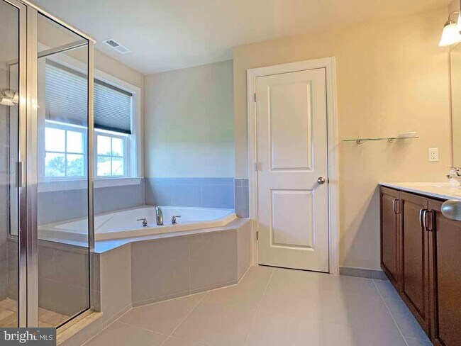 Foto del edificio - 5 Emerson Ct