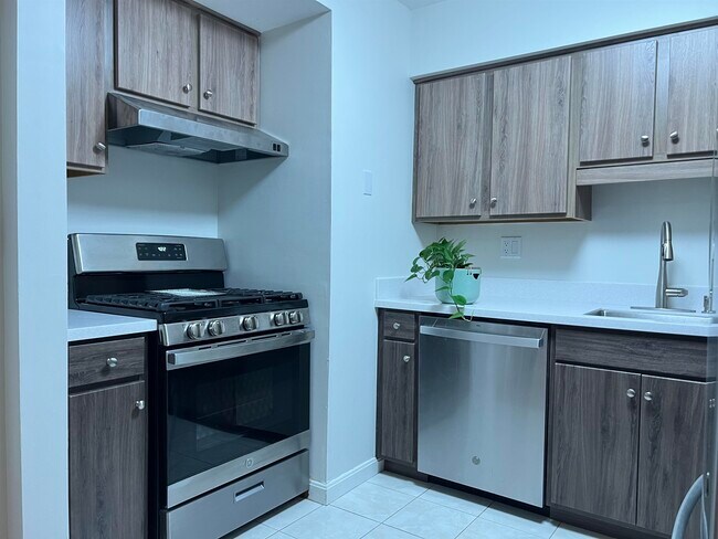 Building Photo - 810 Springbrook Cir