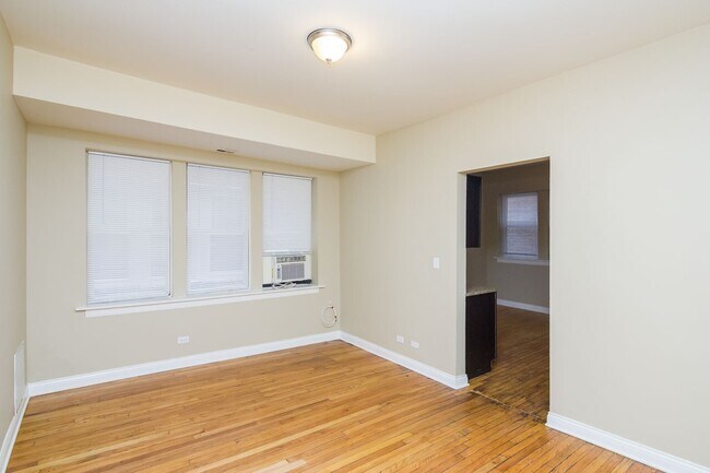 Foto del edificio - 4435 W Fullerton Ave