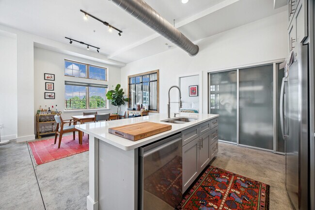 Foto del edificio - 2235 E 6th St