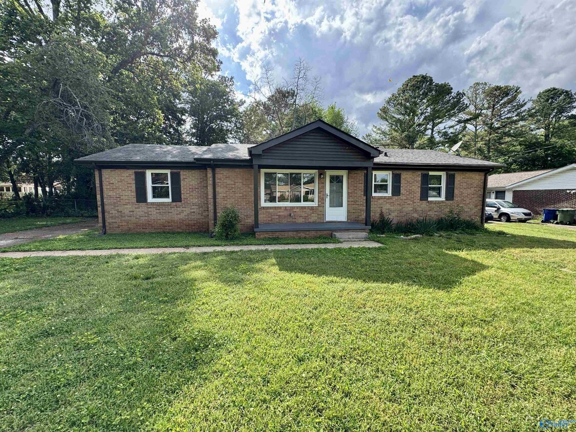 Primary Photo - 3207 Searcy Dr NW