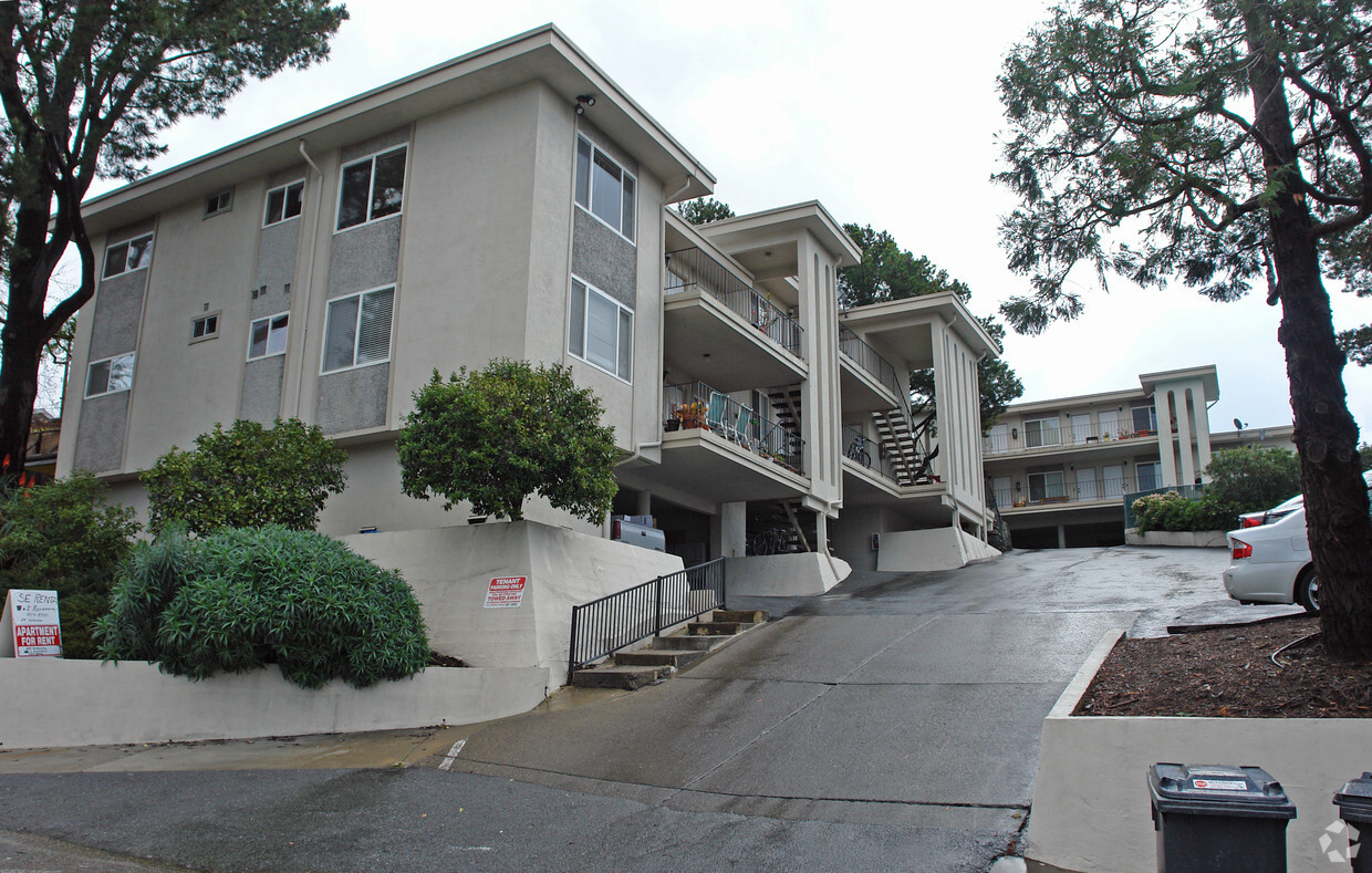 Building Photo - Valencia Apartments