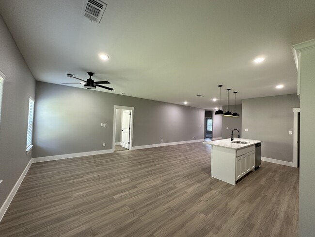Foto del edificio - 1331 W Crawford St