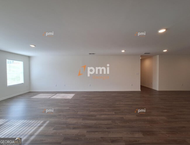 Building Photo - 313 Gazebo Dr