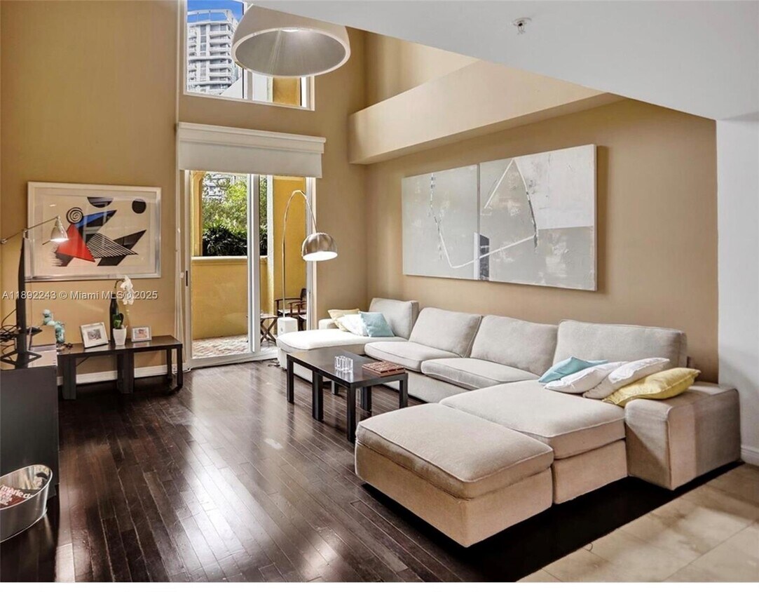 Foto principal - 1755 E Hallandale Beach Blvd