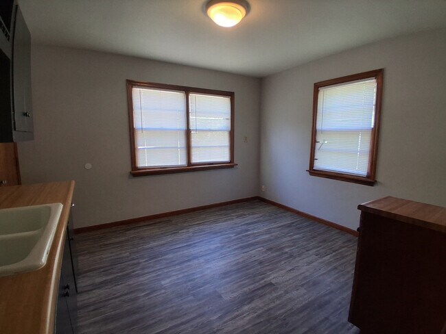 Building Photo - 108 Porter St