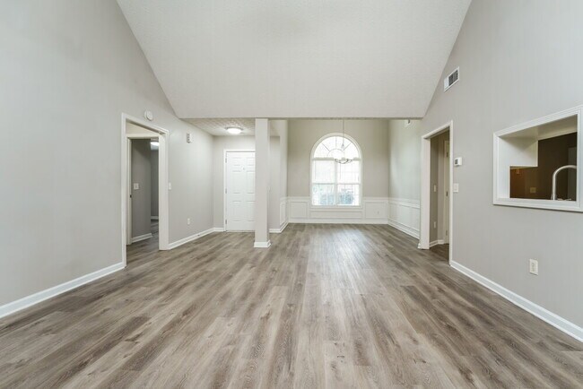 Foto del edificio - 663 Stonecrest Dr