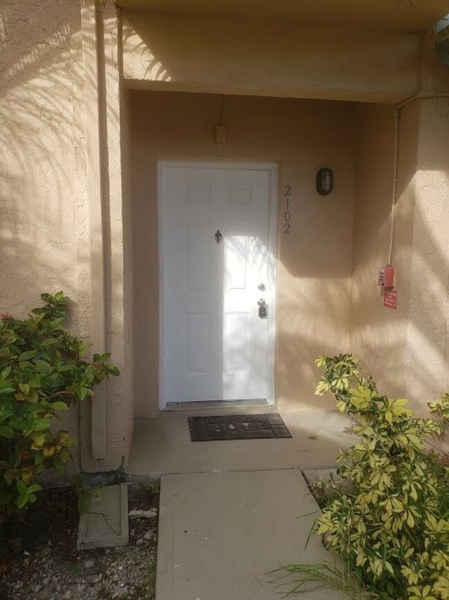 Building Photo - 4096 N Pine Island Rd