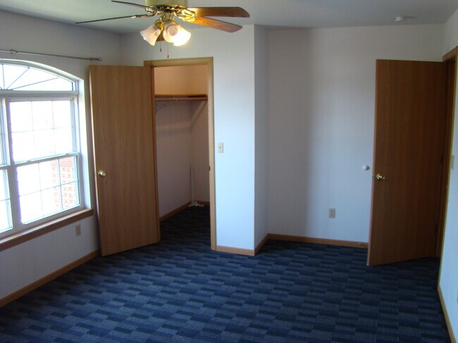 Dormitorio principal - 403 E Main St