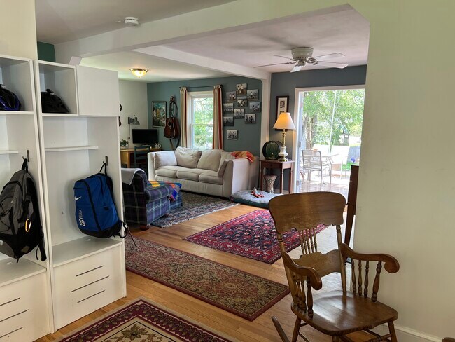 Building Photo - 616 Fairview Ave