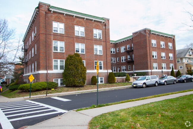 Building Photo - 6 Altamont Ct