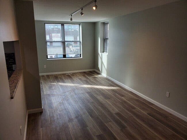 Building Photo - 33 Brainerd Rd