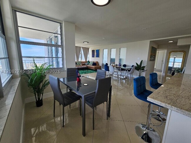 Foto del edificio - 18041 Biscayne Blvd