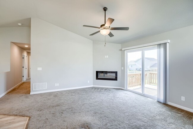 Building Photo - Newer Home with Style & Space in Growing S...