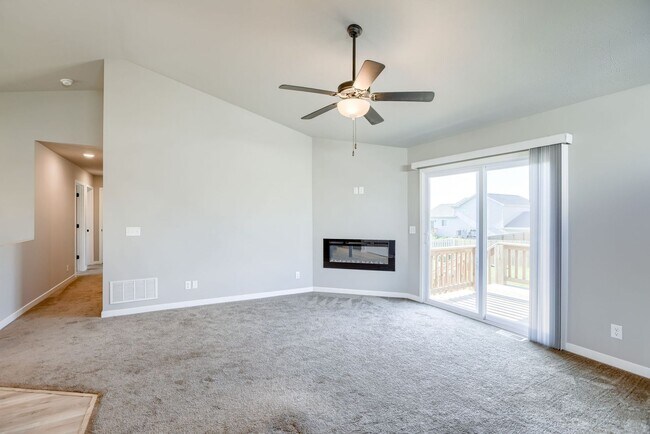 Foto del edificio - Newer Home with Style & Space in Growing S...