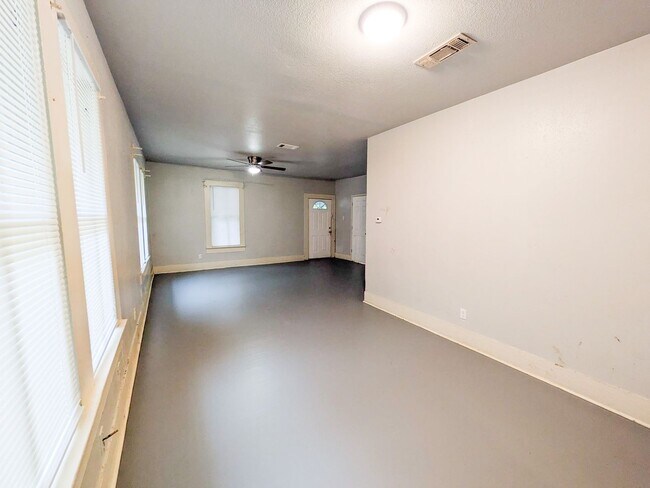 Building Photo - 4358 Kenneth Ave