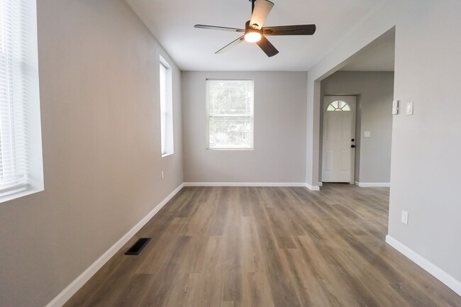 Building Photo - Modern Updates & Classic Charm | 3 Bed | 2...