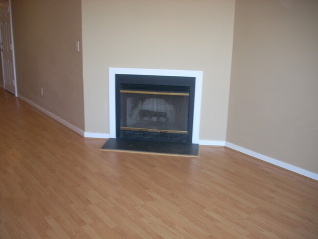 Building Photo - 5217 Le Parc Dr