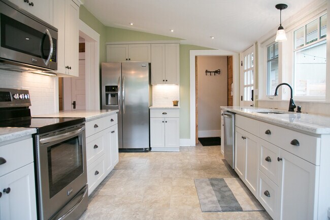Foto del edificio - Charming Multnomah Village Remodeled Cottage