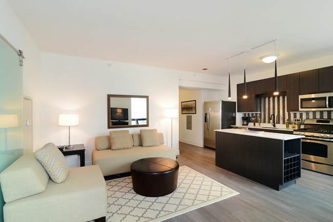 Photo - 75 E Lake St Apartment