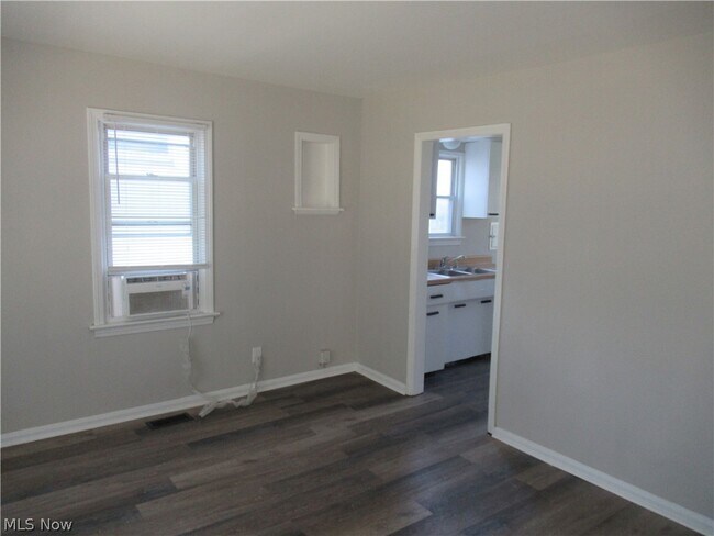 Building Photo - 3843 Brookside Blvd