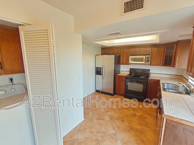 Building Photo - 1705 N Ventura Ln