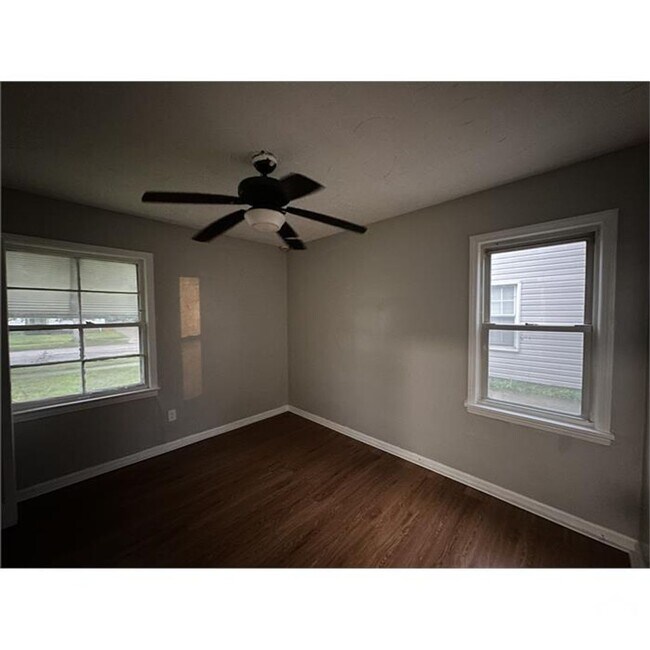 Foto del edificio - 3948 E 186th St