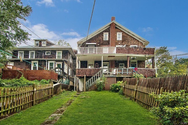 Building Photo - 262 Columbia Ave