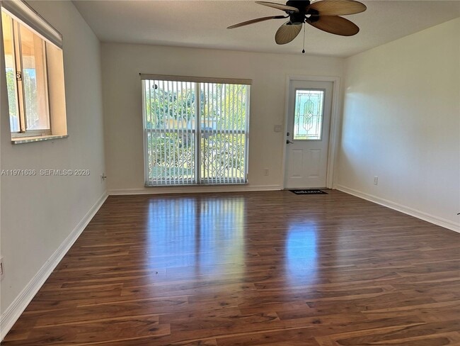 Building Photo - 108 SE Soneto Ct