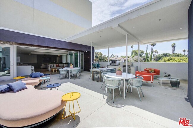 Building Photo - 160 S Ventura Ave