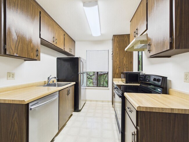 Foto del edificio - 1/1 Golden Oaks Condo for rent