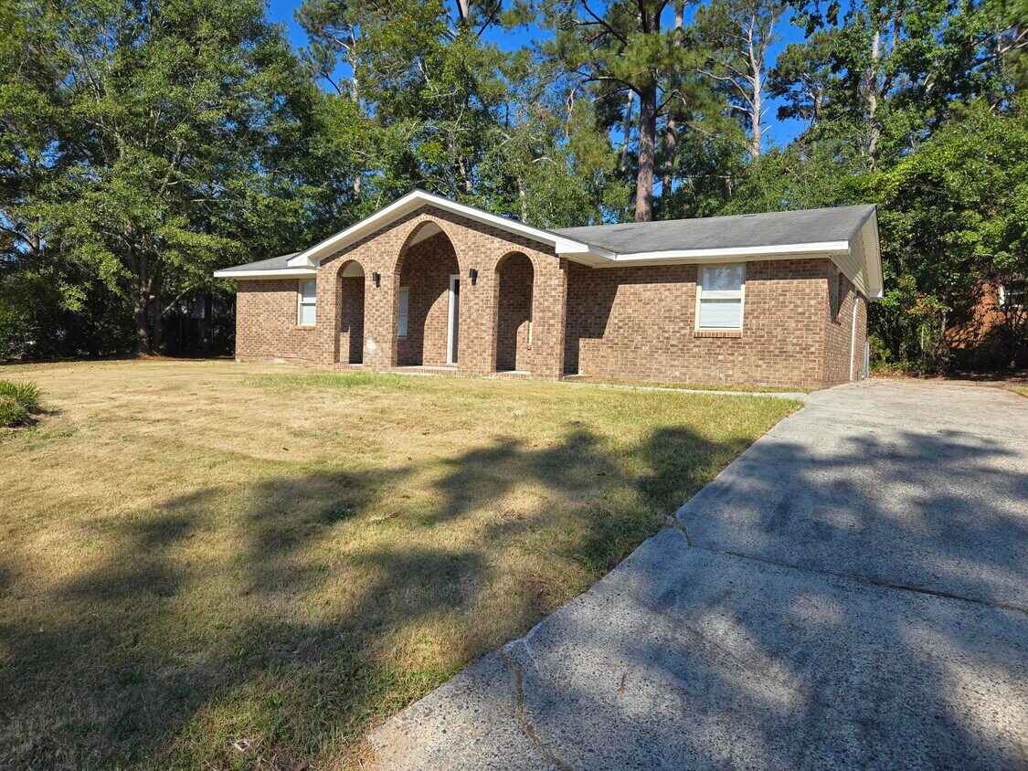 Foto principal - 2631 Drayton Dr