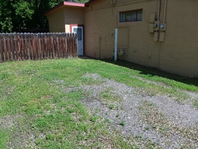 Building Photo - 2405 9th Ave N