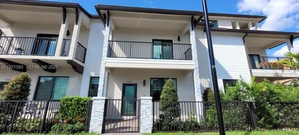 Building Photo - 4558 NW 83rd Ave